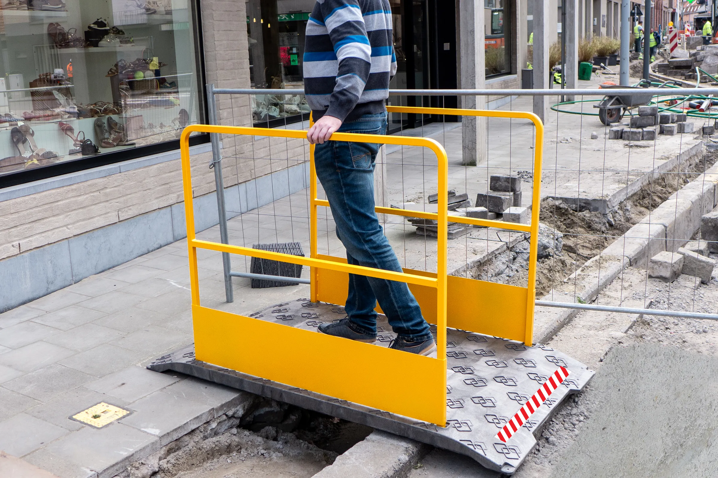 Trench_Bridge_pedestrian_179a3d595d4d1274c5c3eea0ef6a35f7-2.webp